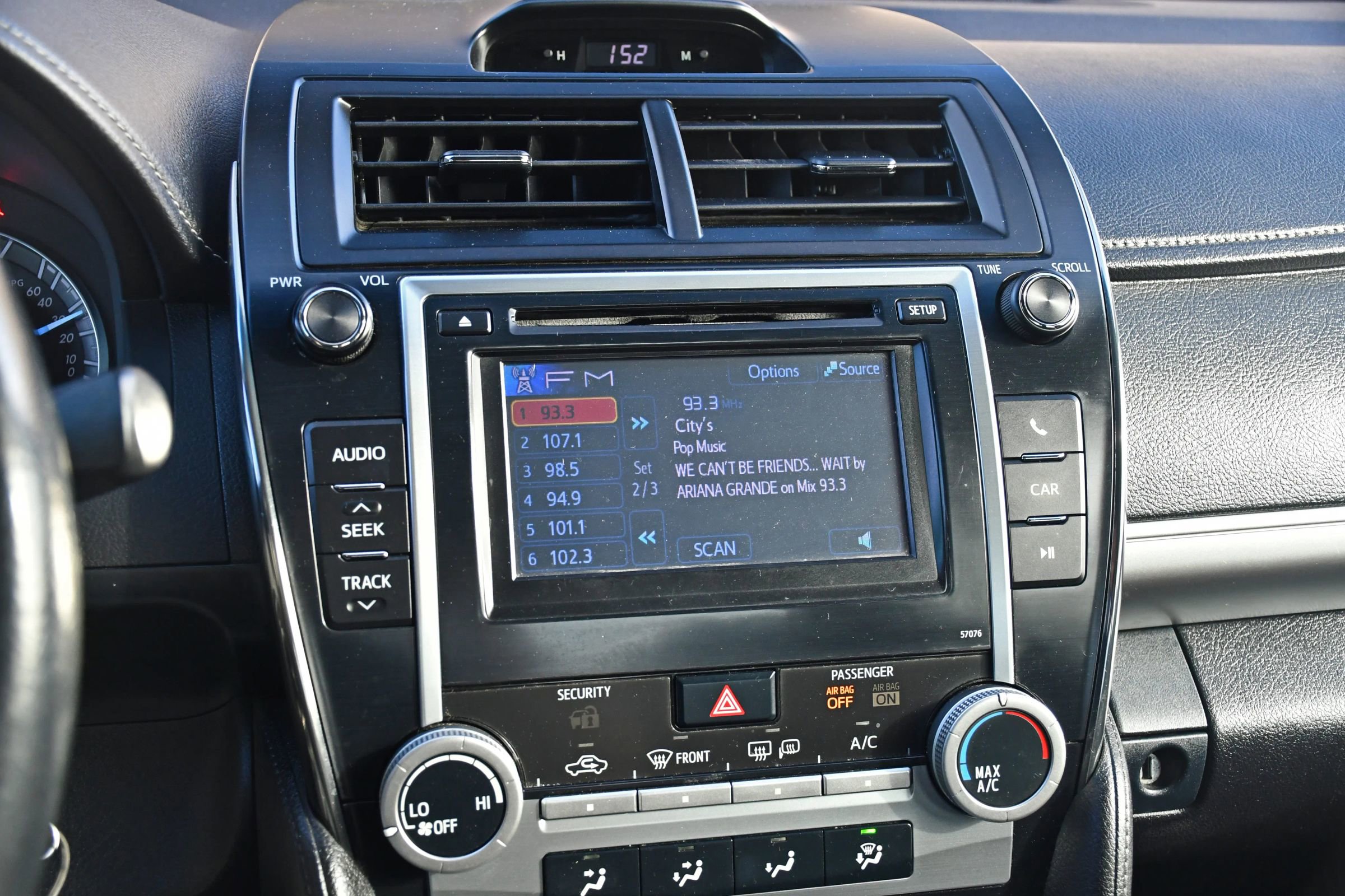 Used 2013 Toyota Camry SE FWD image 18