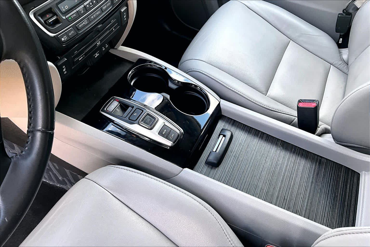 Used 2016 Honda Pilot Touring image 17