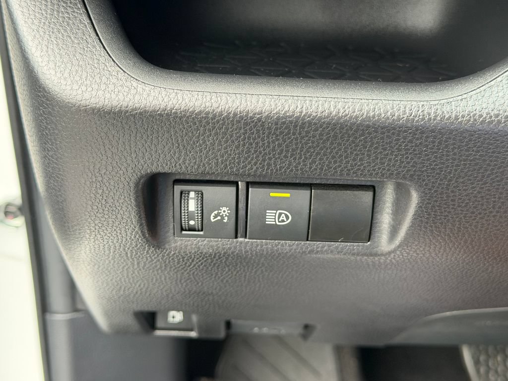 Used 2025 Toyota RAV4 XLE AWD/4WD image 34