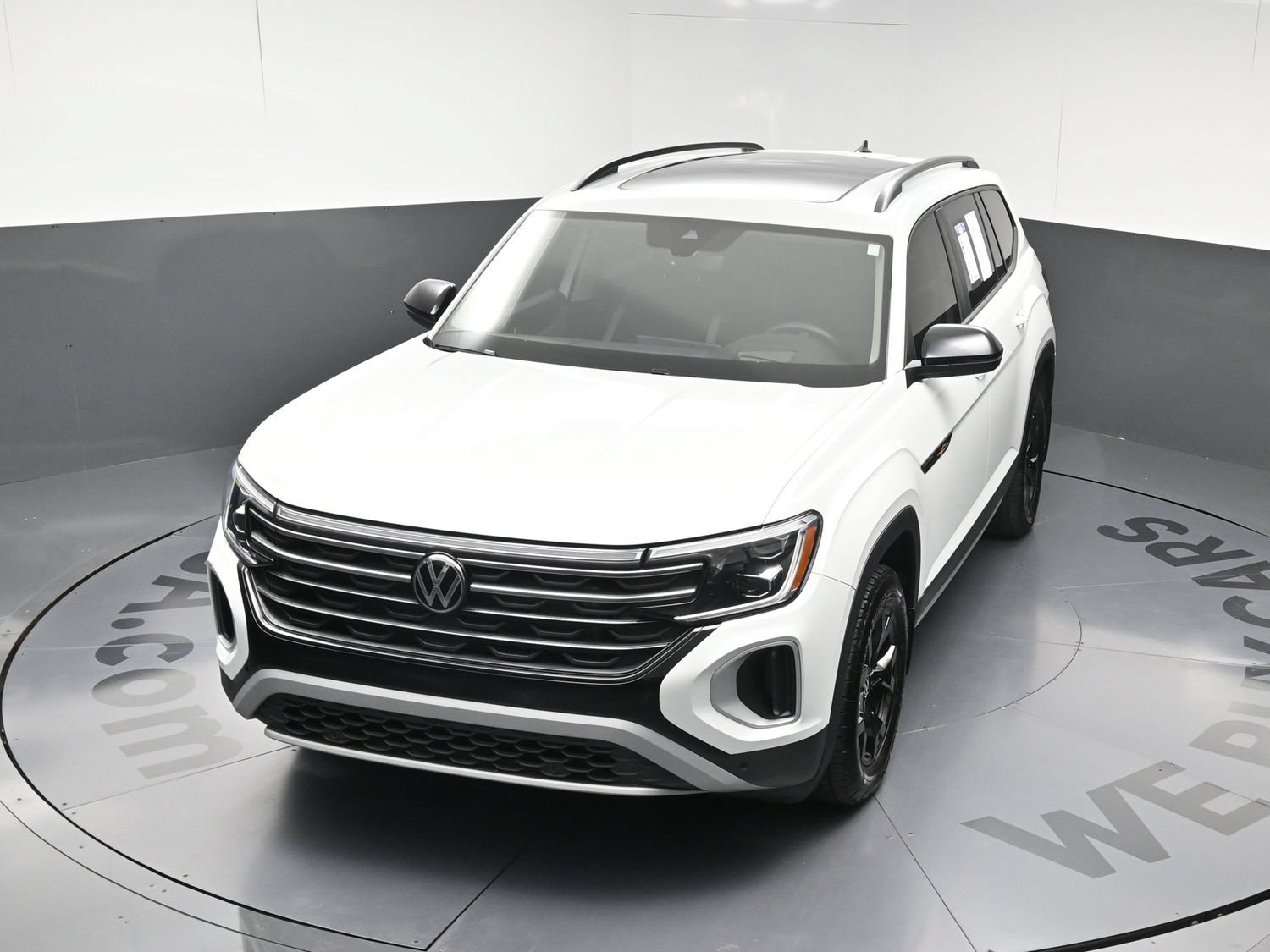 Used 2024 Volkswagen Atlas Peak Edition SEL AWD/4WD image 32