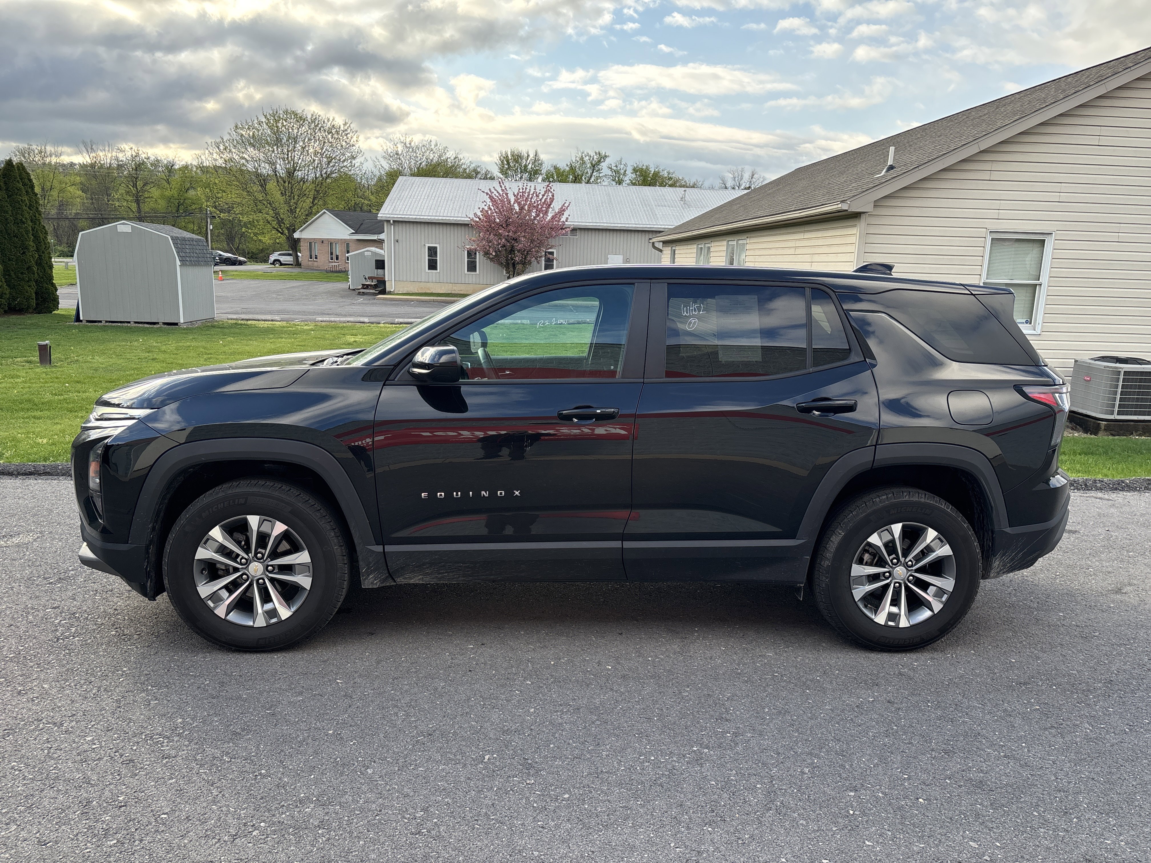 Used 2025 Chevrolet Equinox LT AWD/4WD image 7