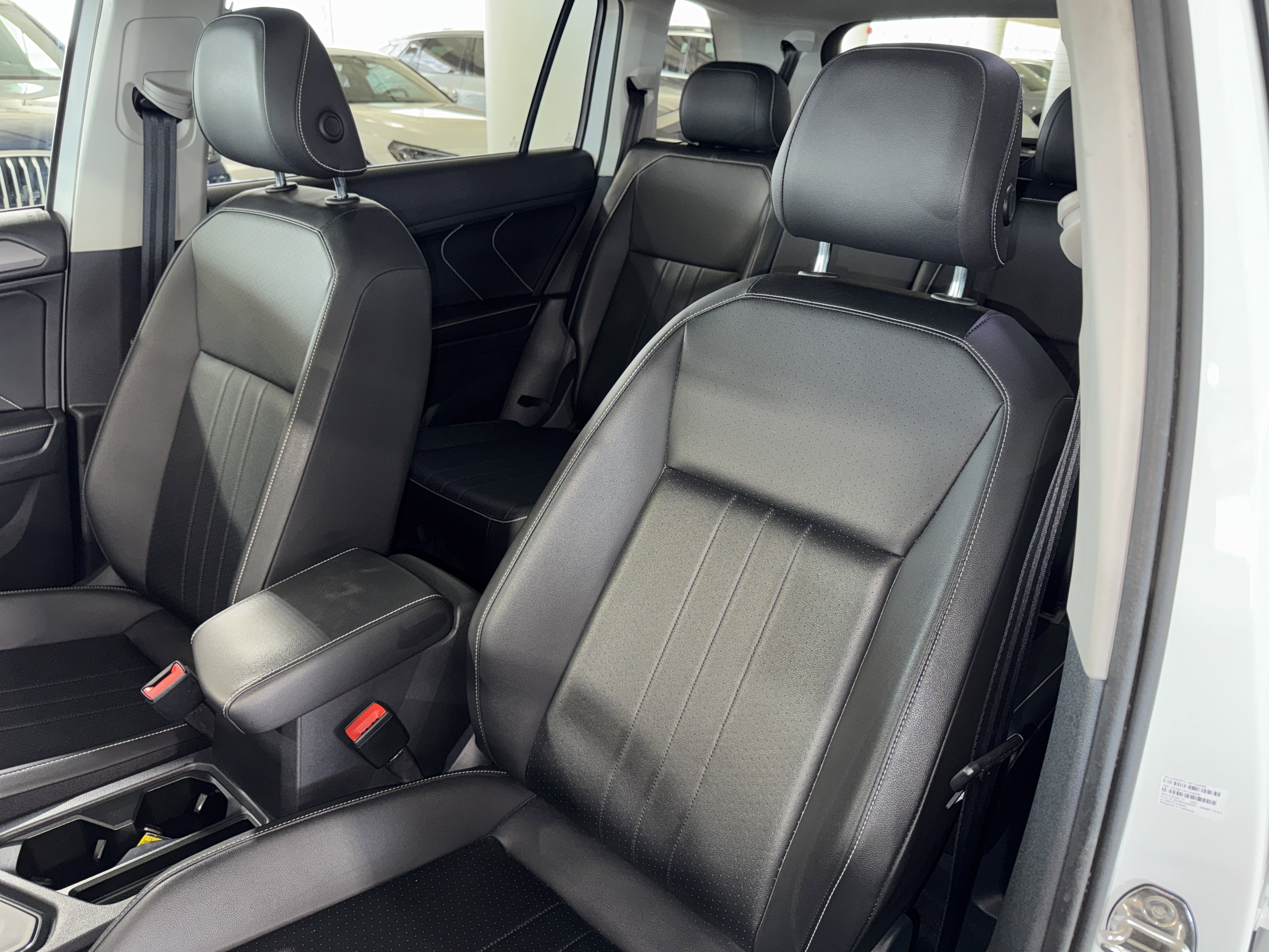 Used 2022 Volkswagen Tiguan SE image 34