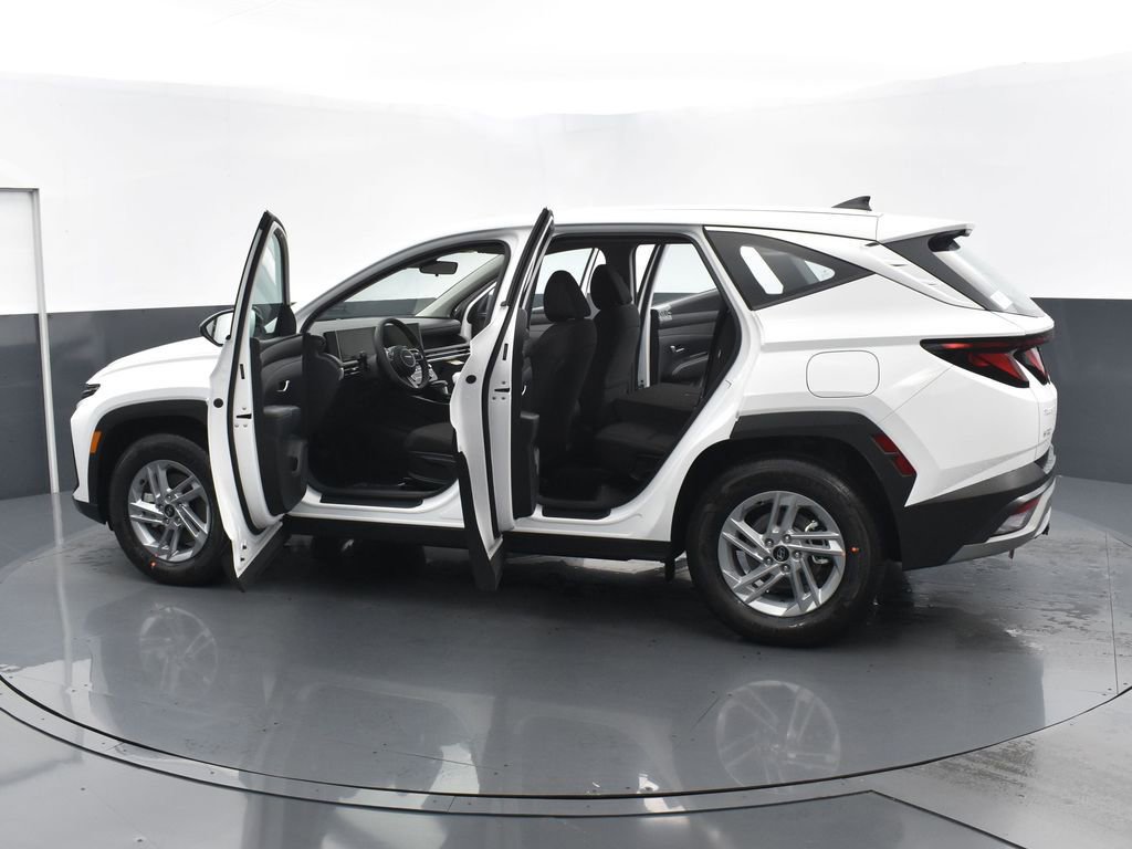 Used 2025 Hyundai Tucson SE image 30