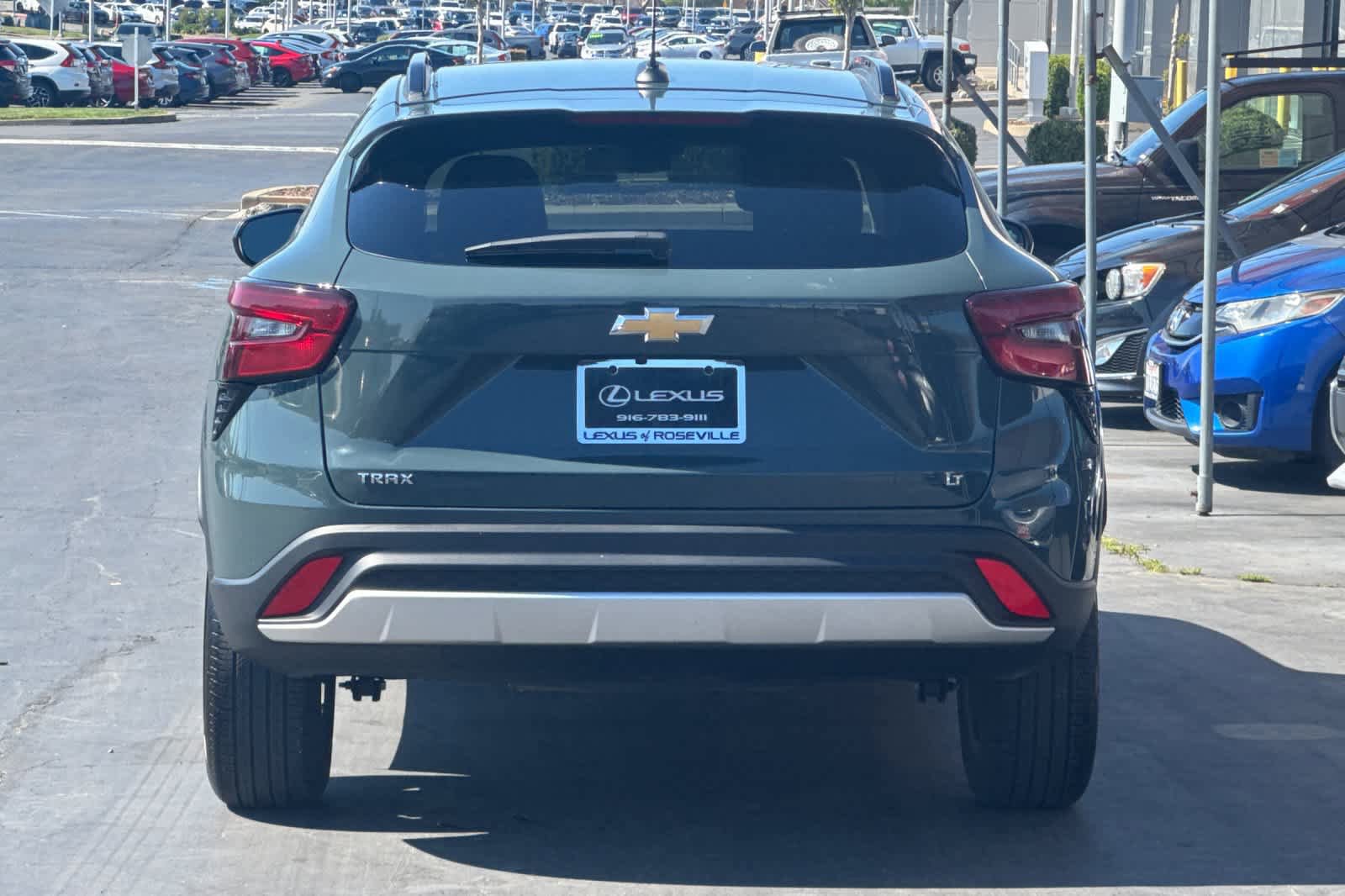 Used 2025 Chevrolet Trax LT FWD image 8