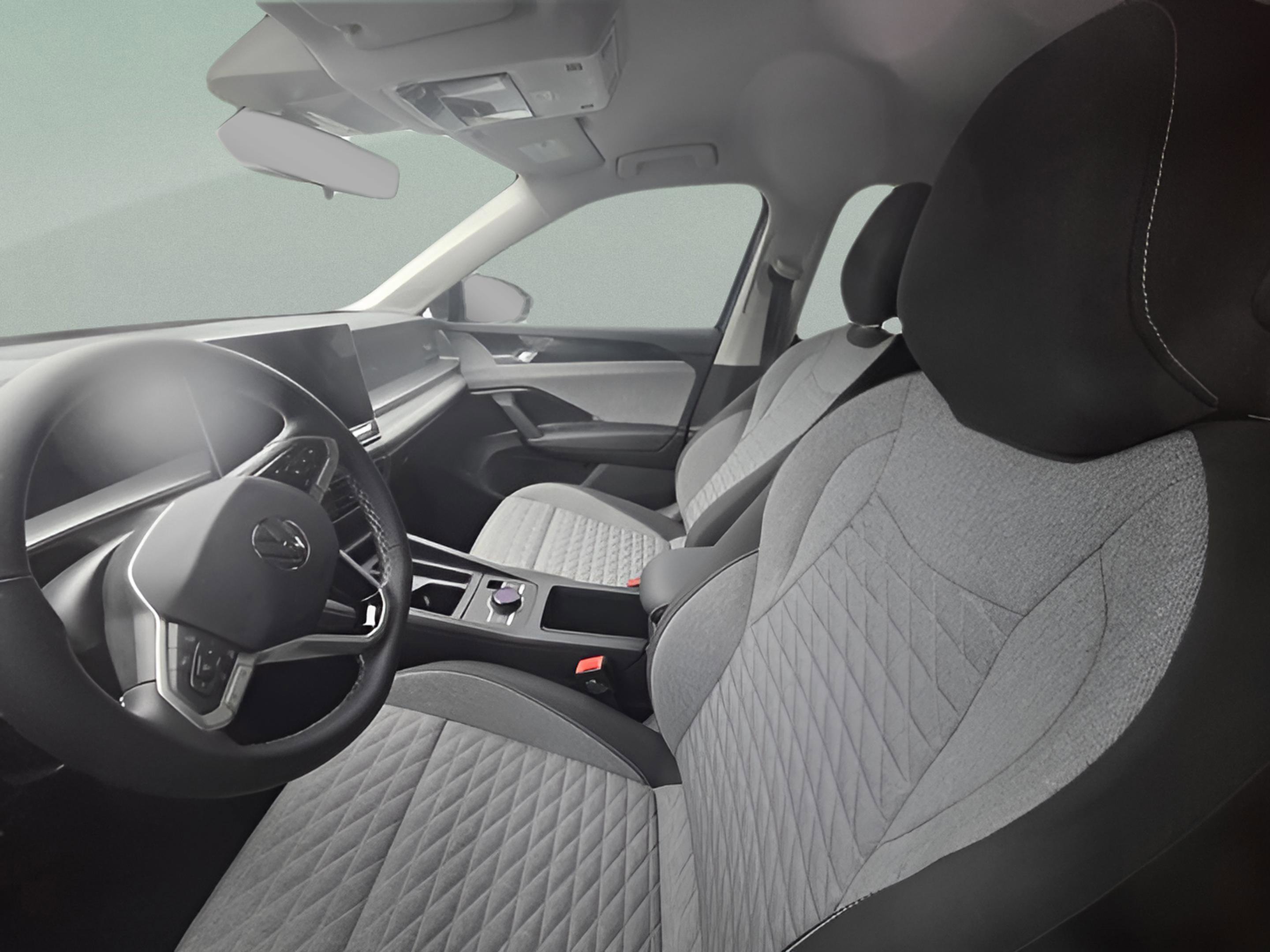 Used 2025 Volkswagen Tiguan S FWD image 4