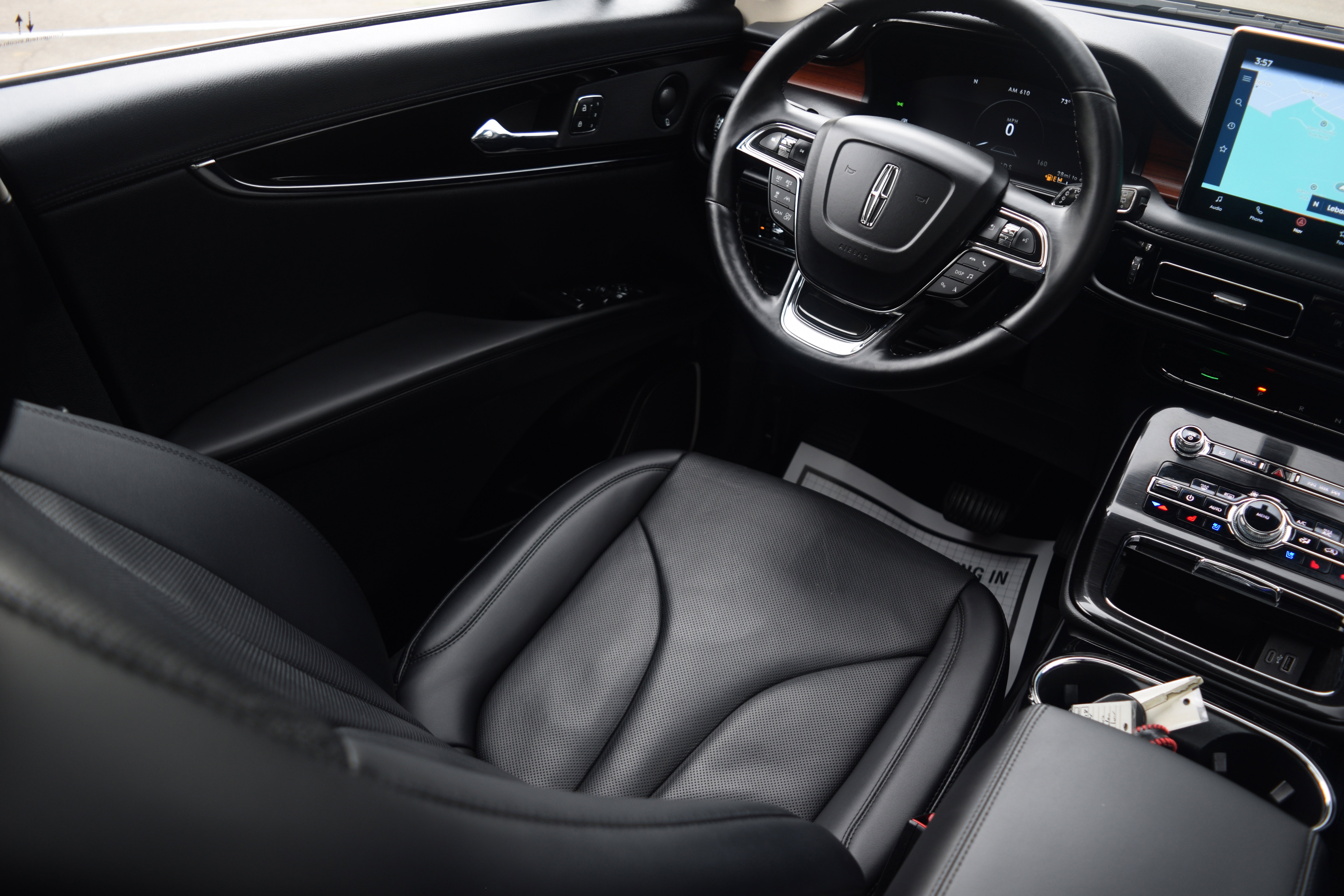 Used 2022 Lincoln Nautilus Reserve w/ Equipment Group 201A image 2