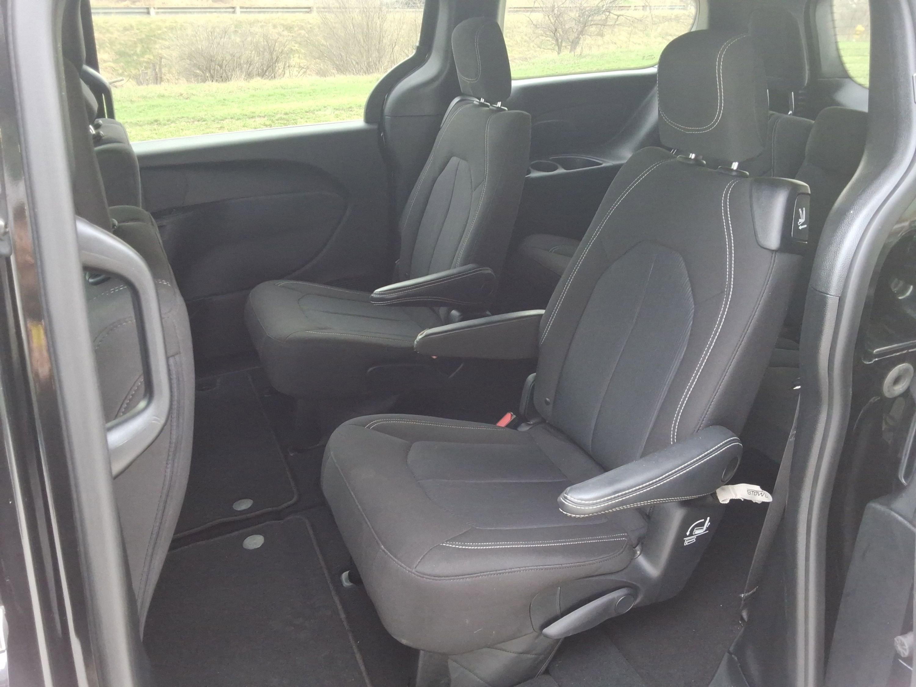 Used 2023 Chrysler Pacifica Touring image 29