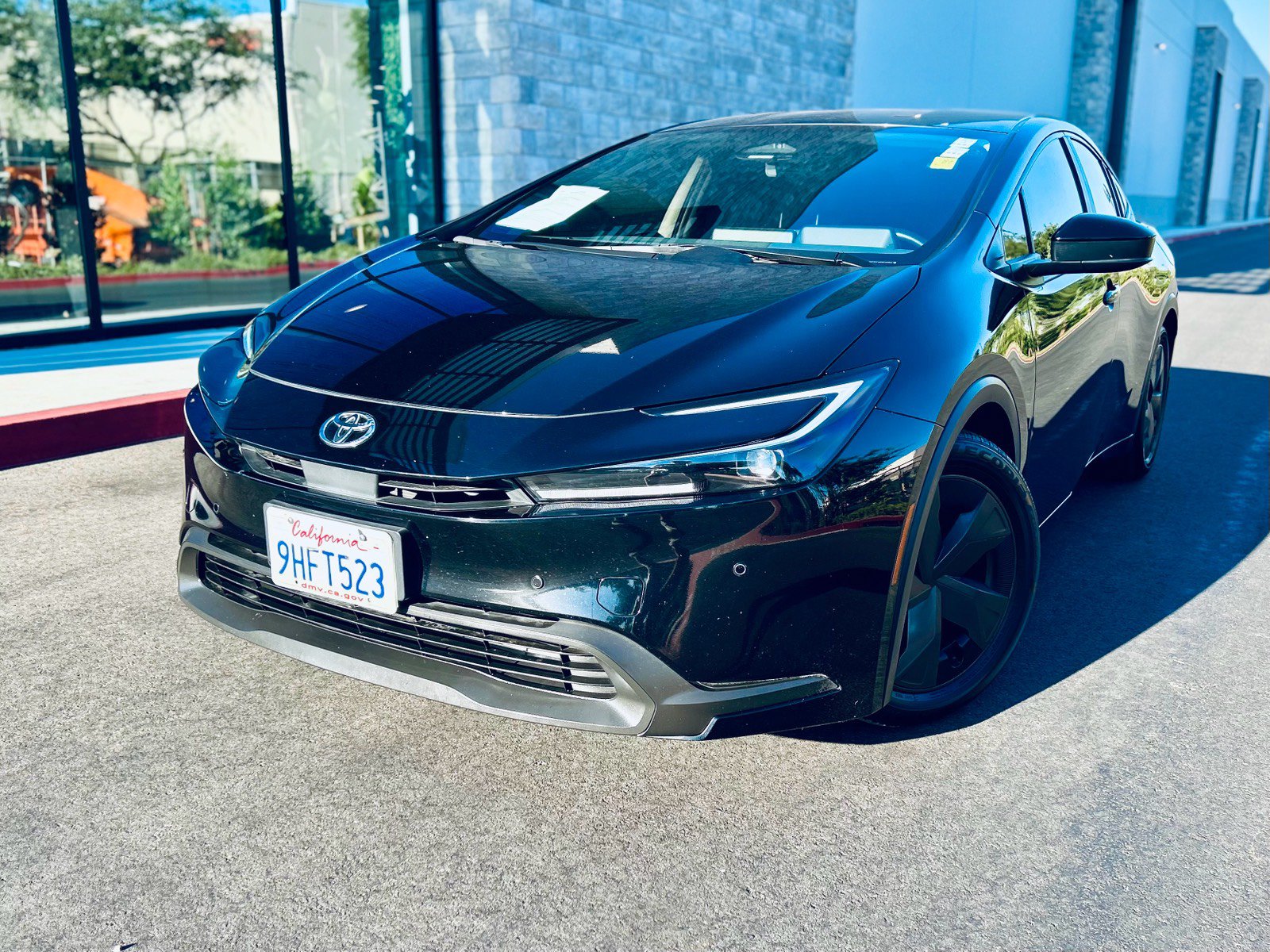 Used 2023 Toyota Prius LE FWD image 3
