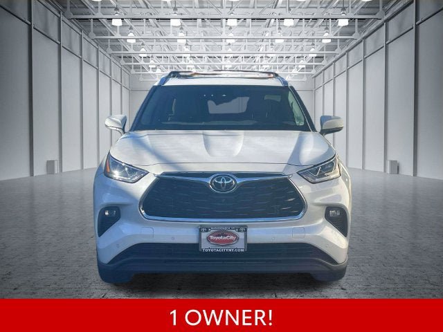 Used 2022 Toyota Highlander Limited AWD/4WD image 2