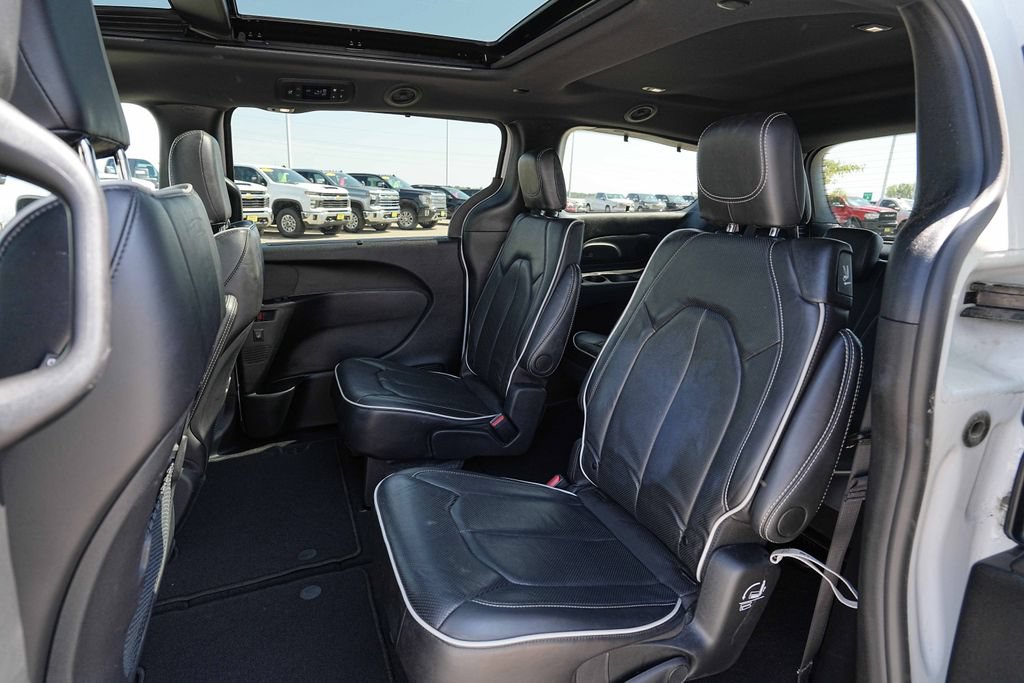Used 2025 Chrysler Pacifica Limited FWD image 19
