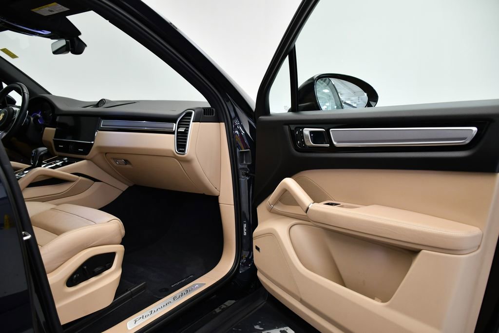 Used 2022 Porsche Cayenne Platinum Edition image 47