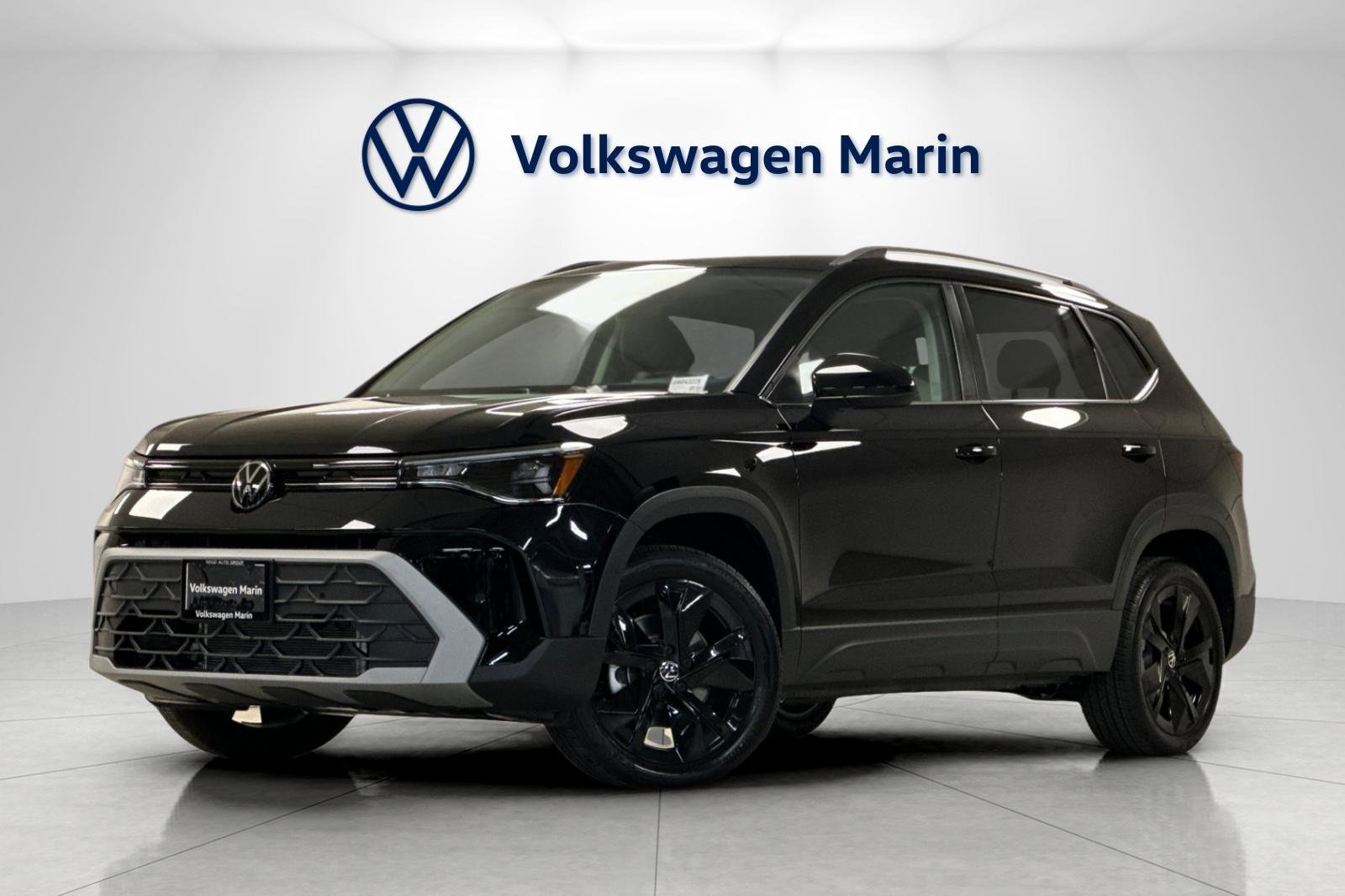 New 2025 Volkswagen Taos SE w/ Panoramic Sunroof Package