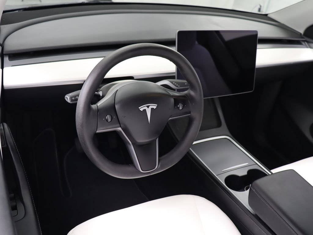 Used 2024 Tesla Model Y Long Range RWD image 13