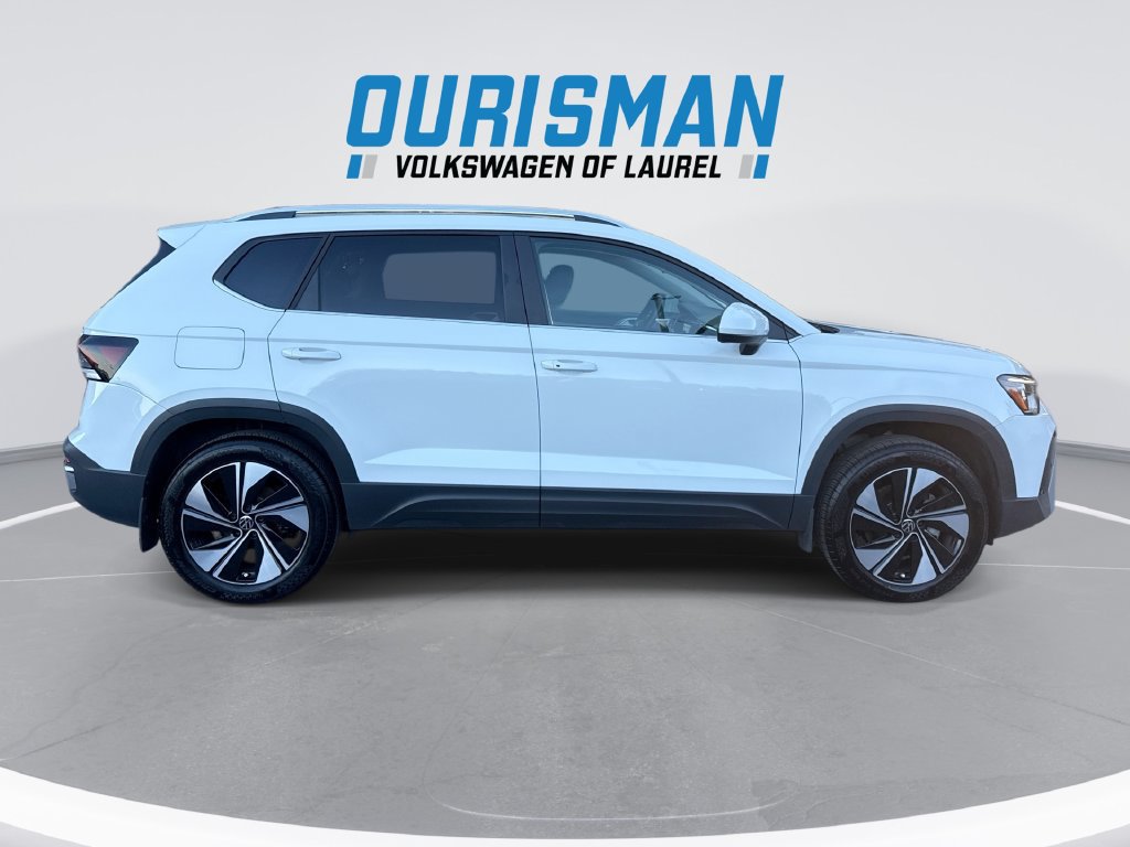 Used 2025 Volkswagen Taos SE w/ Panoramic Sunroof Package AWD/4WD image 9