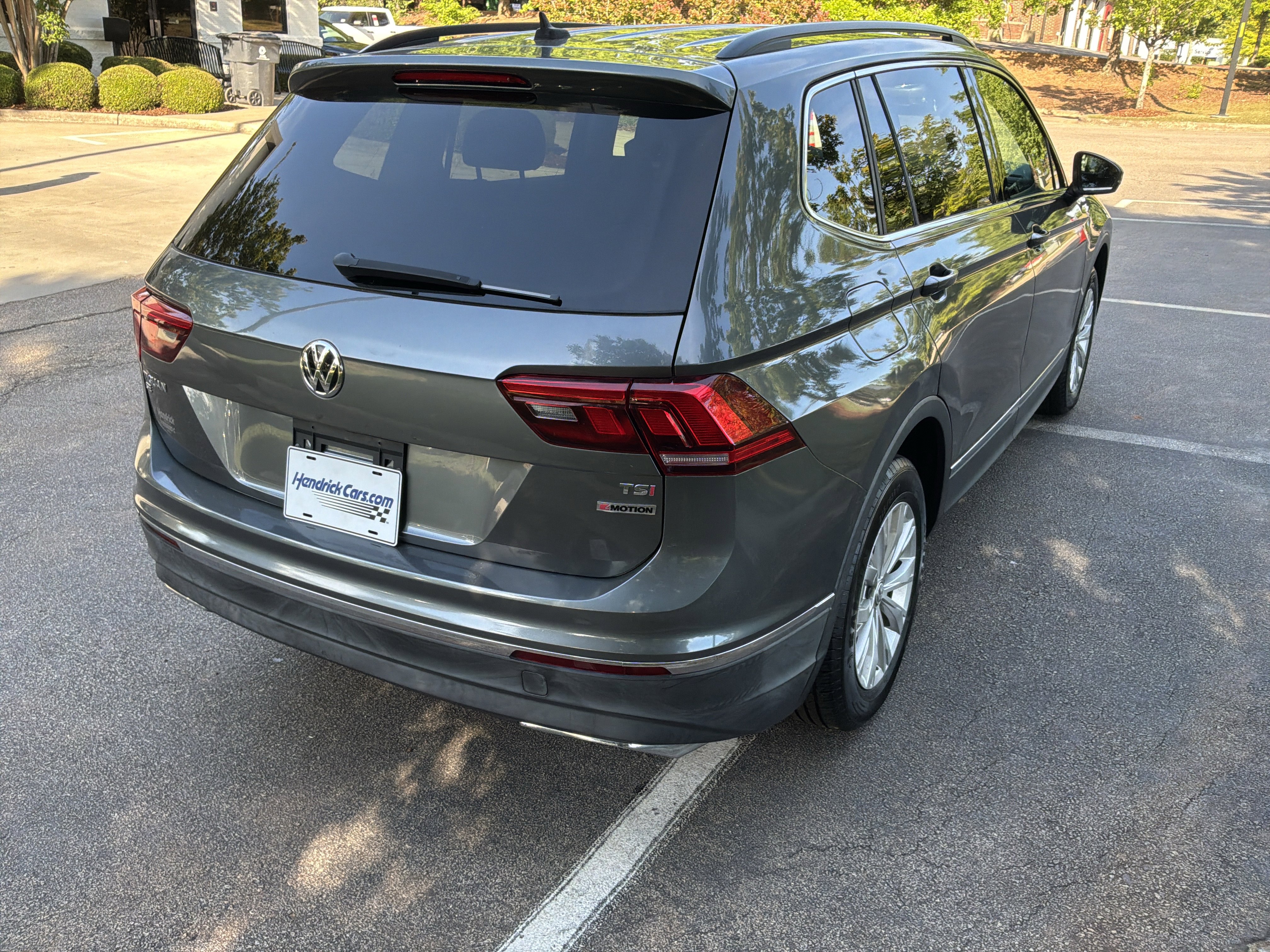 Used 2018 Volkswagen Tiguan SE AWD/4WD image 10