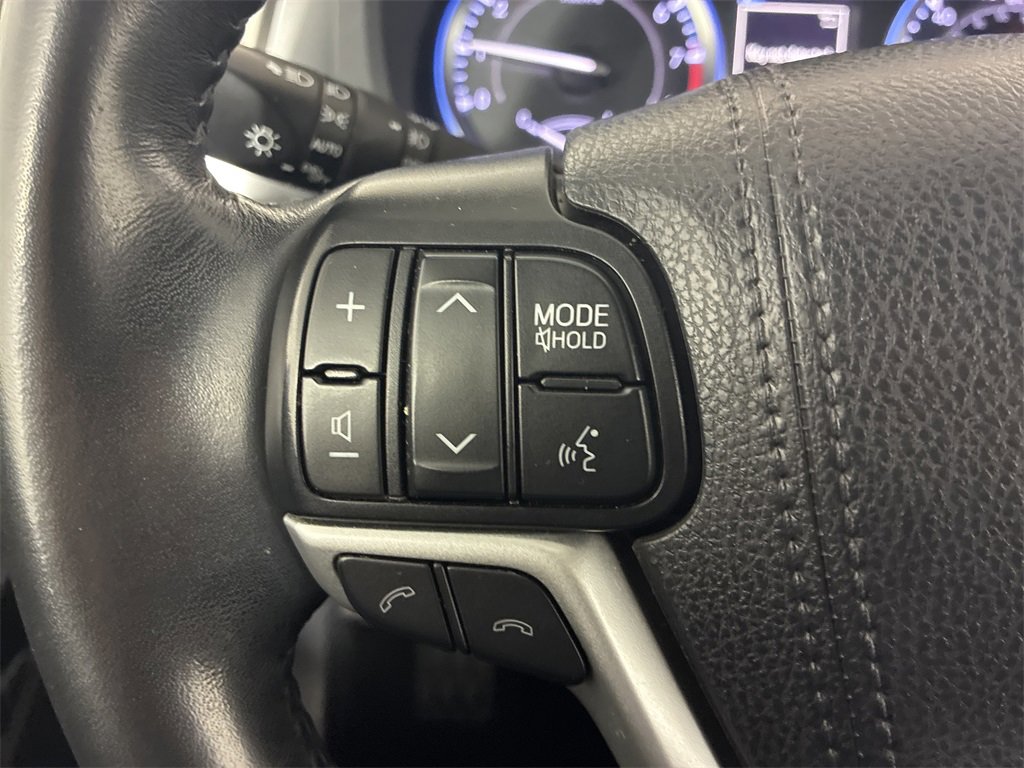 Used 2019 Toyota Highlander XLE image 18