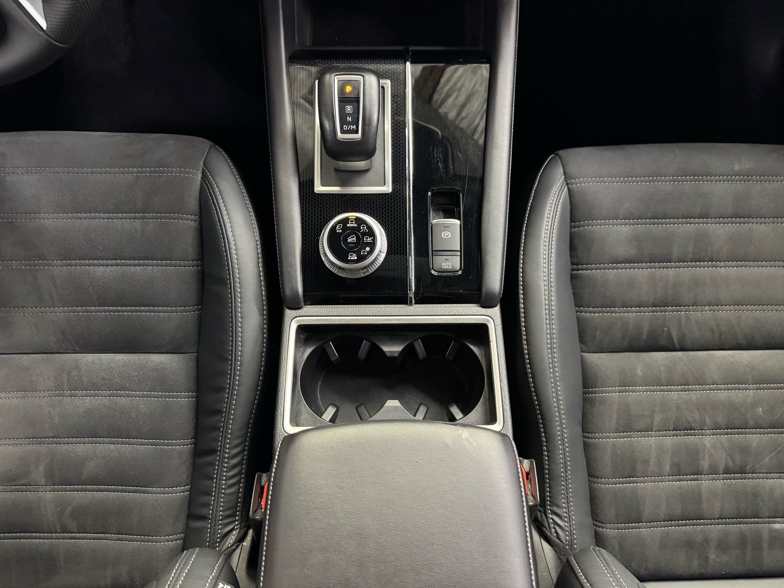 Used 2023 Mitsubishi Outlander SE Black Edition image 27