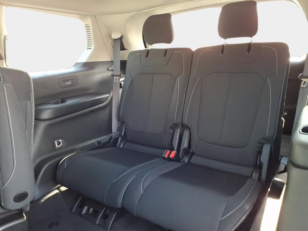 Used 2022 Jeep Grand Cherokee L Laredo w/ Luxury Tech Group I image 11