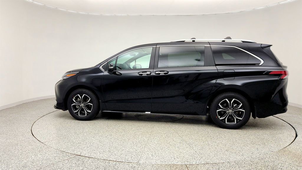 Used 2026 Toyota Sienna Platinum image 8