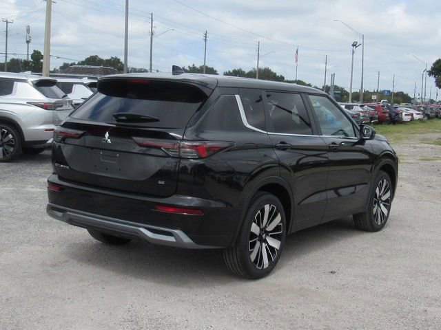 New 2025 Mitsubishi Outlander SE image 3