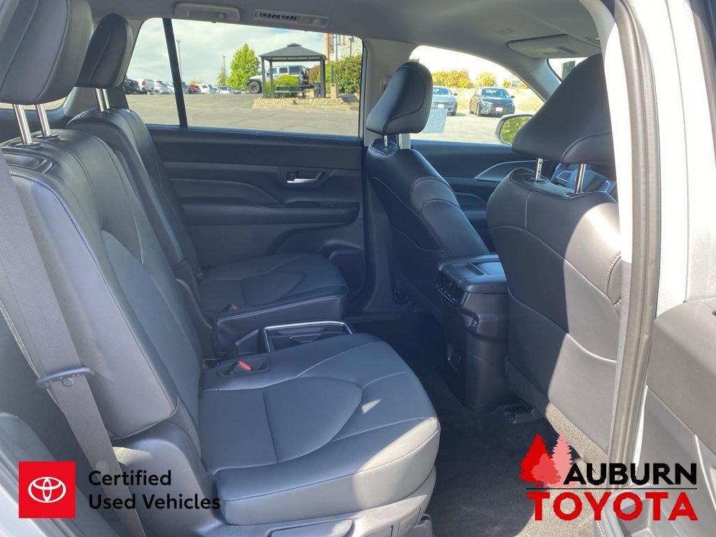 Used 2025 Toyota Grand Highlander AWD image 17