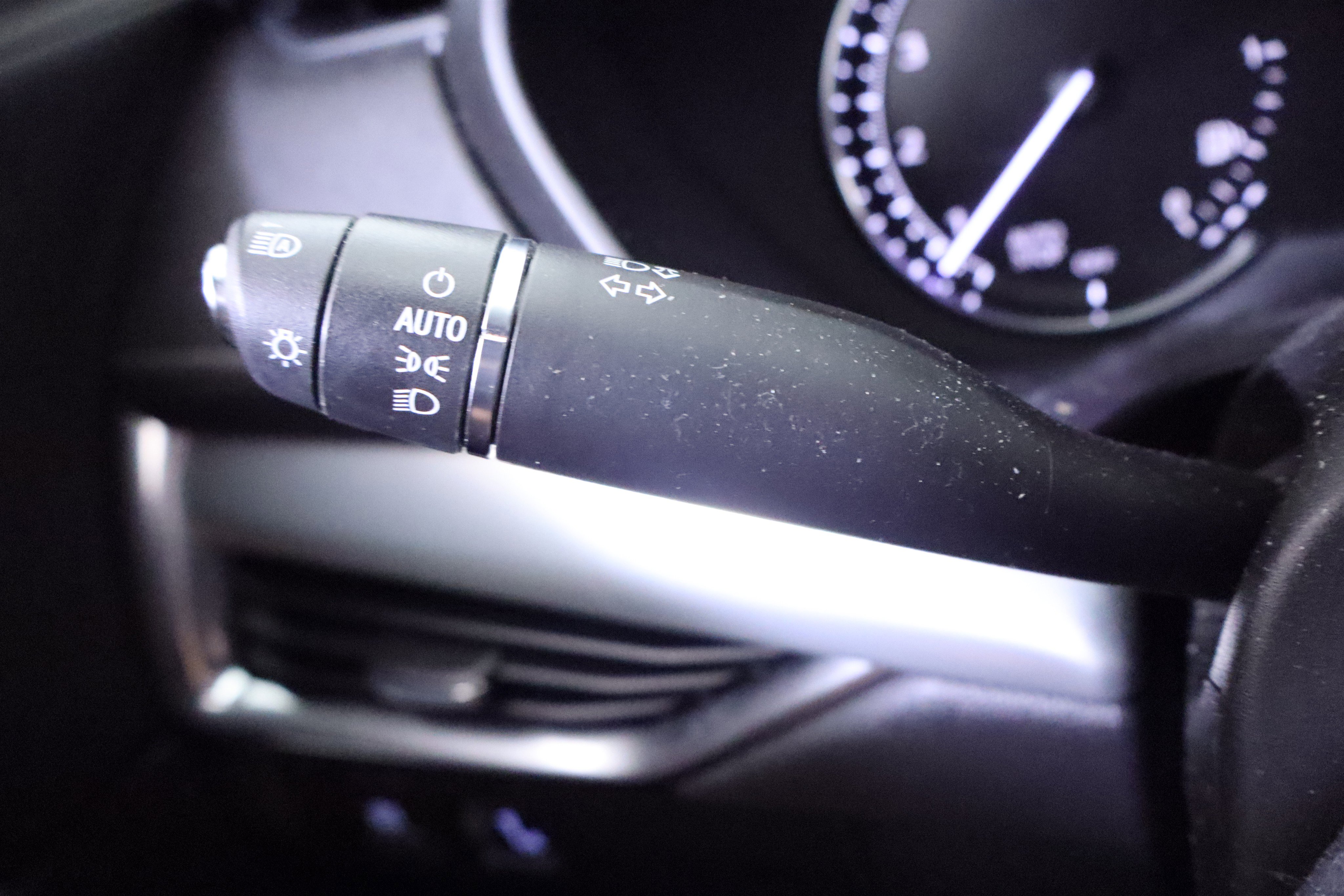 Used 2019 Cadillac XT4 Premium Luxury w/ Cold Weather Package AWD/4WD image 31