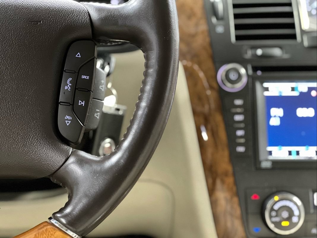 Used 2011 Cadillac DTS Platinum FWD image 34