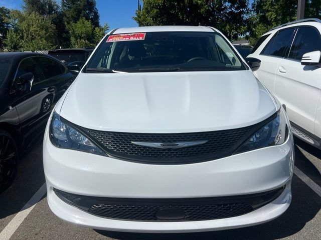 Used 2024 Chrysler Voyager LX FWD image 2