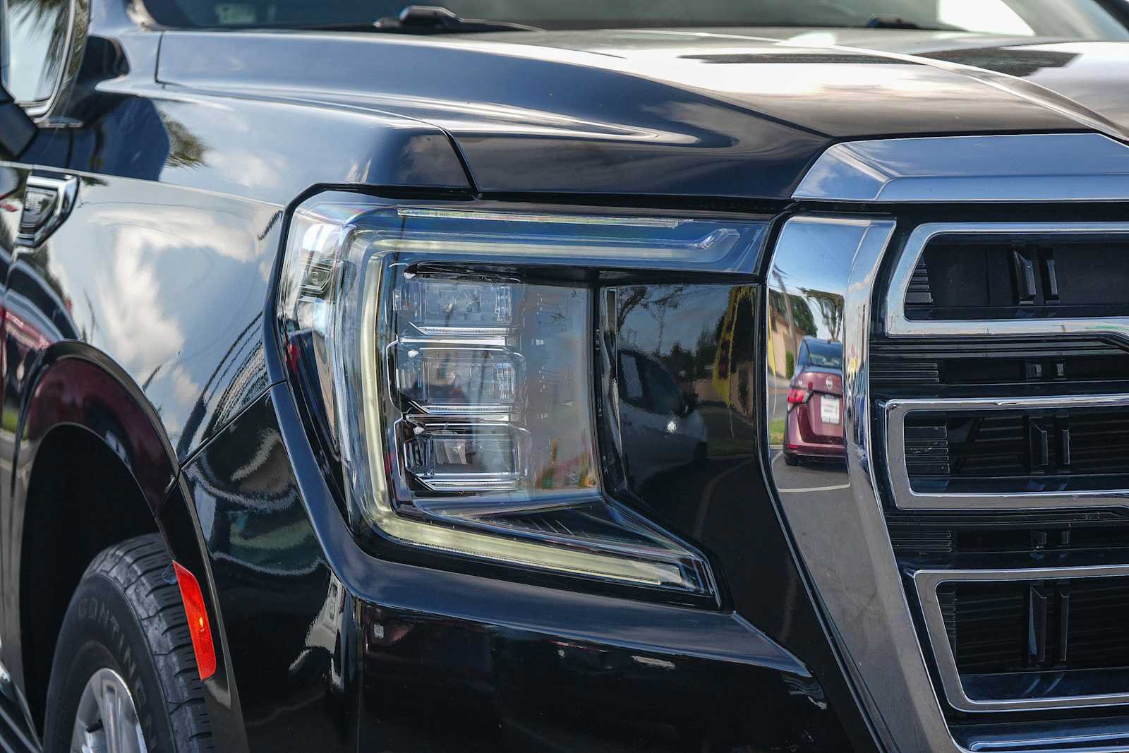 Used 2024 GMC Yukon SLT AWD/4WD image 4