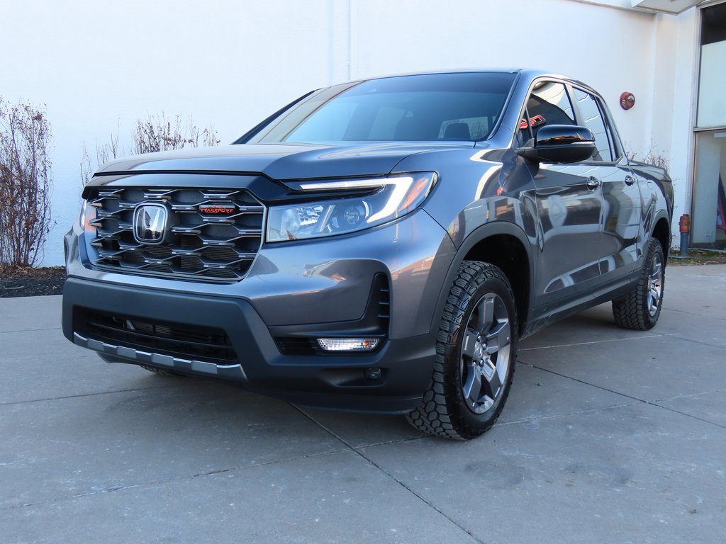 Used 2025 Honda Ridgeline TrailSport image 3