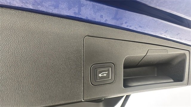 Used 2025 Cadillac XT5 Premium Luxury image 16