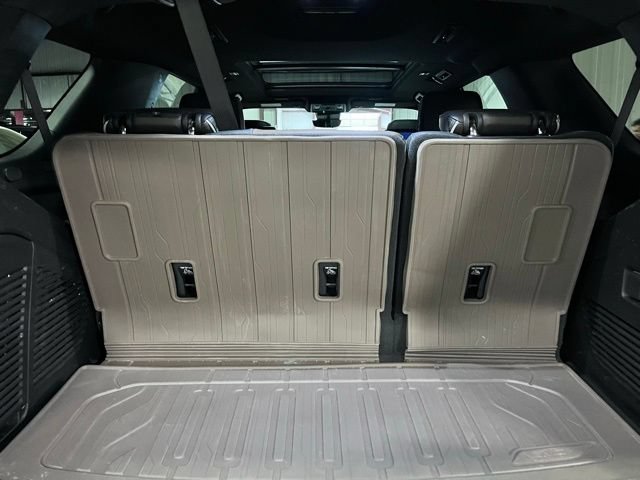 Used 2025 GMC Yukon Denali Ultimate w/ LPO, Floor Liner Package AWD/4WD image 5