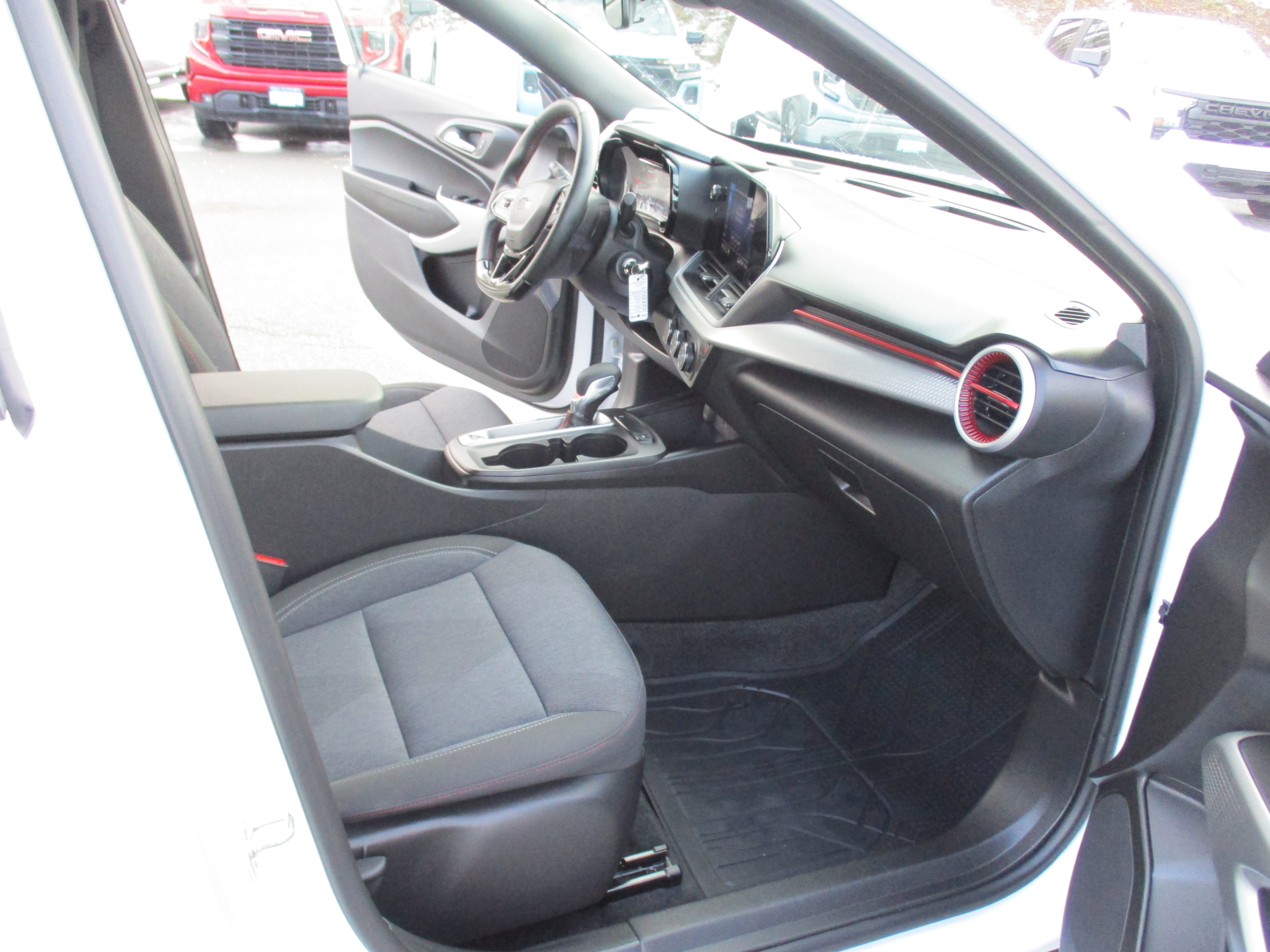 Certified 2024 Chevrolet Trax RS image 15