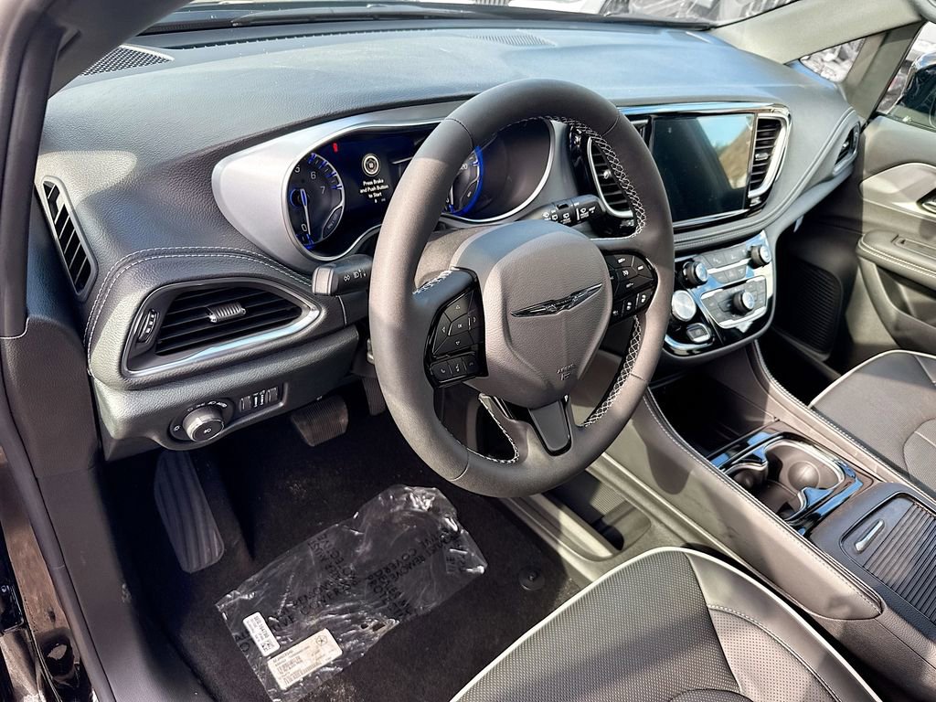 New 2026 Chrysler Pacifica Limited w/ S Appearance Package image 9