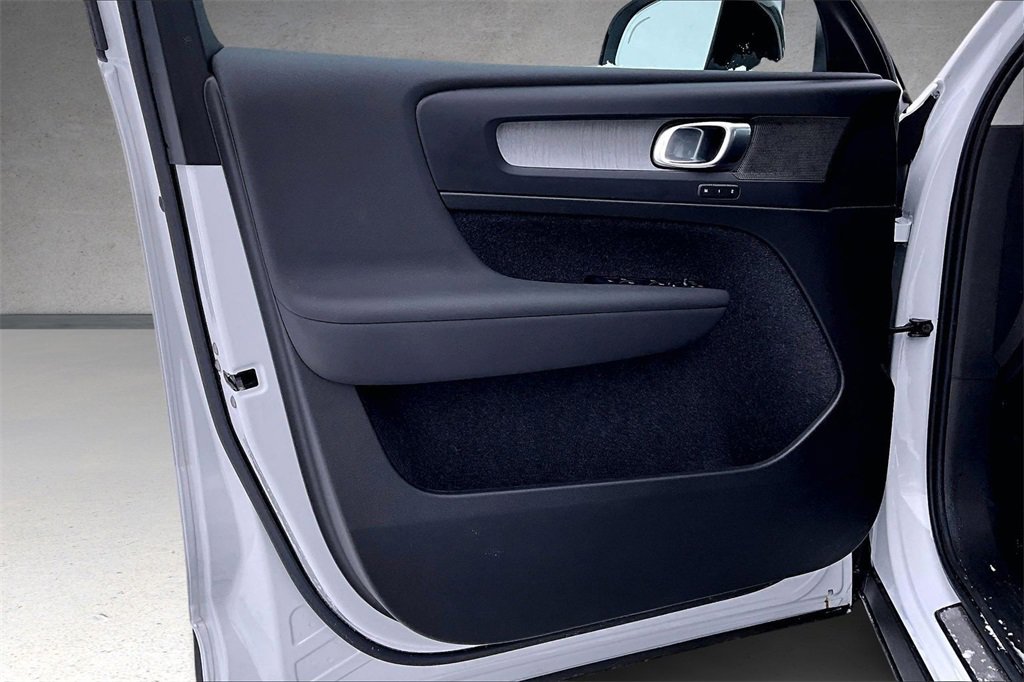 Used 2026 Volvo XC40 B5 Plus w/ Protection Package Premier image 19