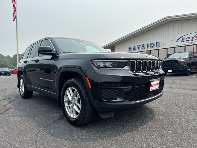 Used 2025 Jeep Grand Cherokee Laredo X w/ Luxury Tech Group I AWD/4WD image 2