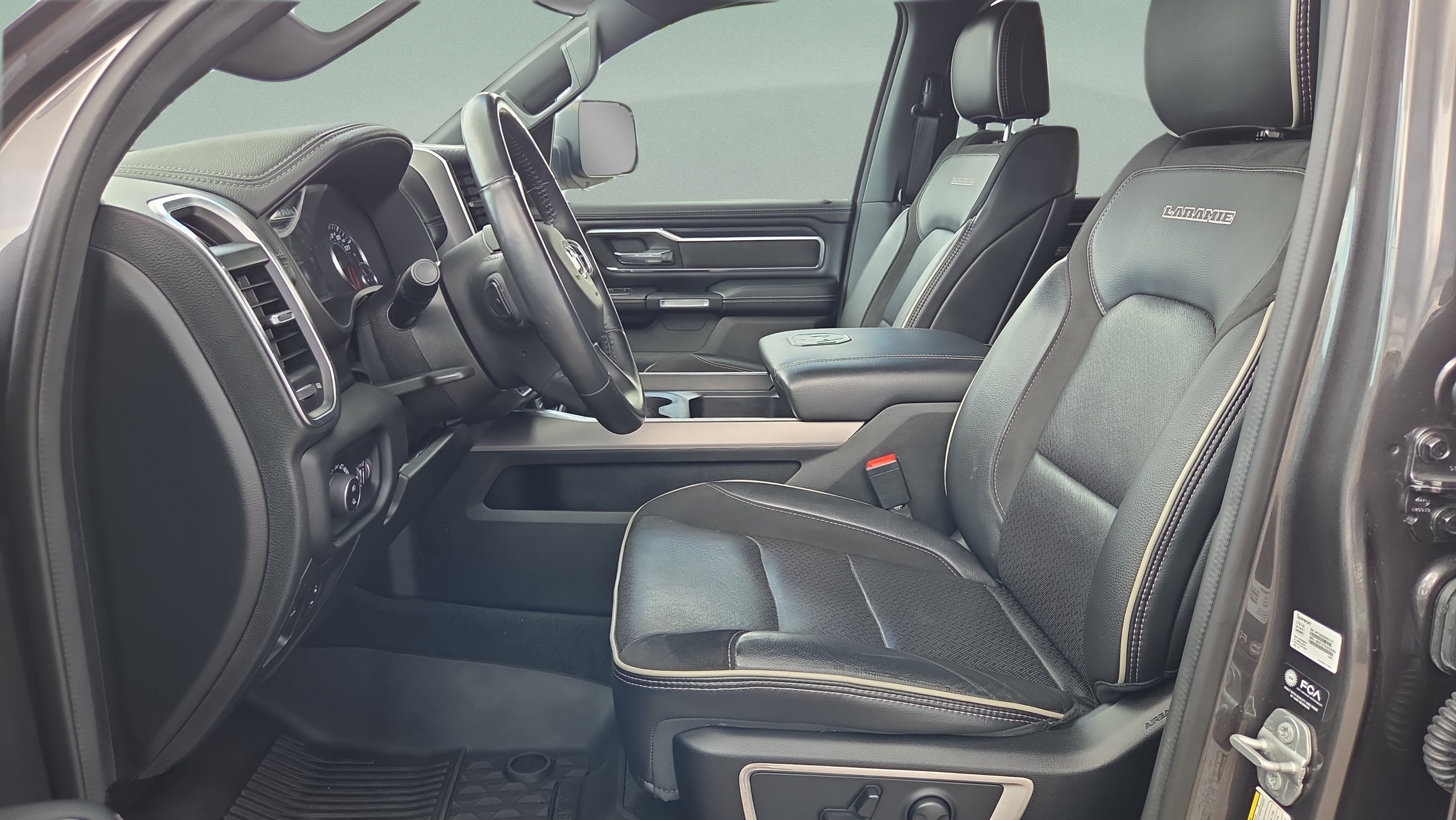Used 2023 RAM 1500 Laramie AWD/4WD image 10
