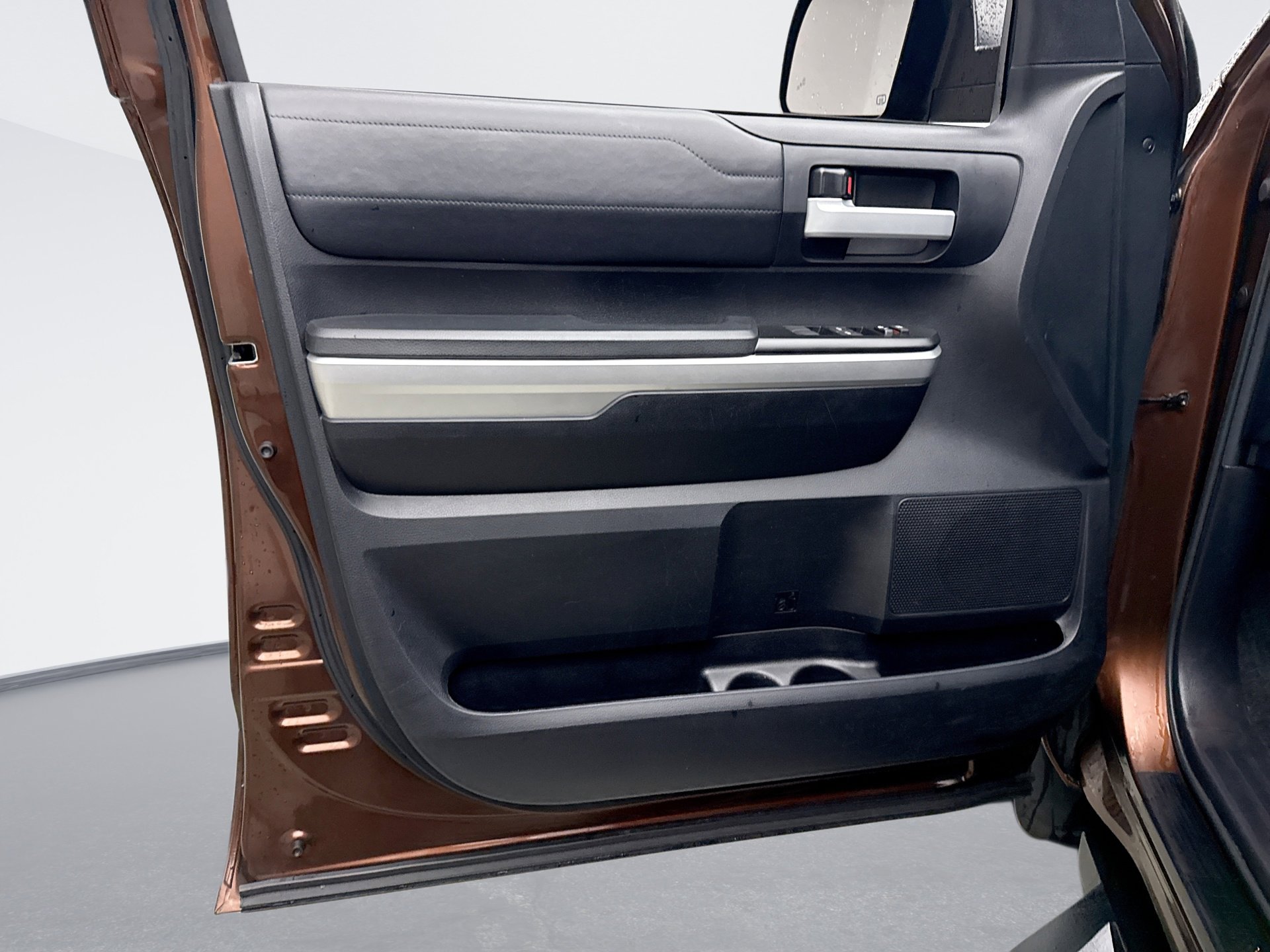 Used 2017 Toyota Tundra Limited w/ Limited Premium Package image 9