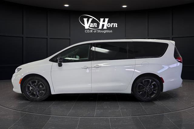 New 2026 Chrysler Pacifica Select image 11