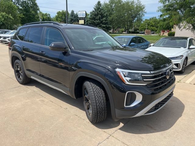 New 2026 Volkswagen Atlas Peak Edition AWD/4WD image 1