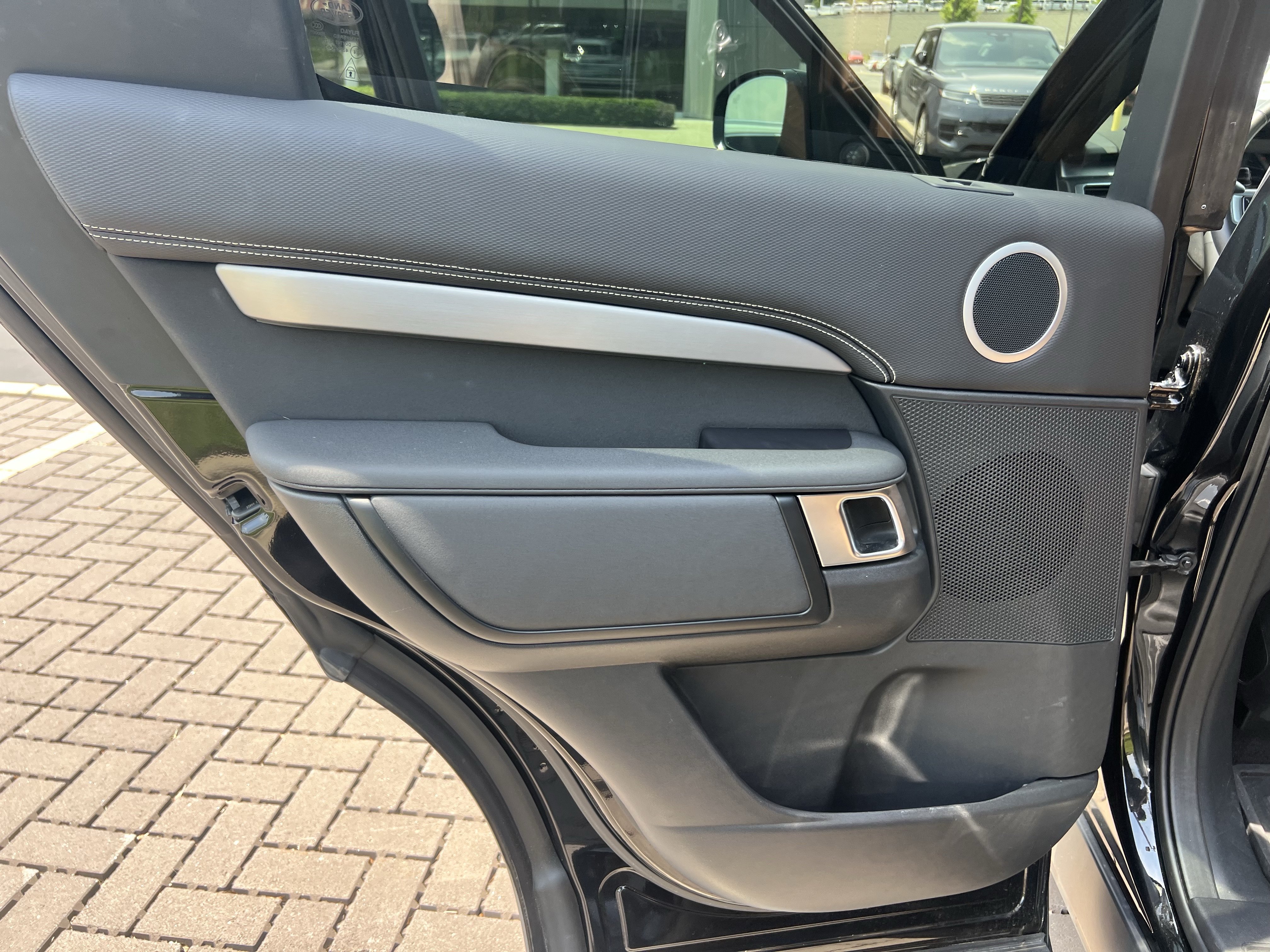 Certified 2025 Land Rover Discovery Dynamic SE AWD/4WD image 27