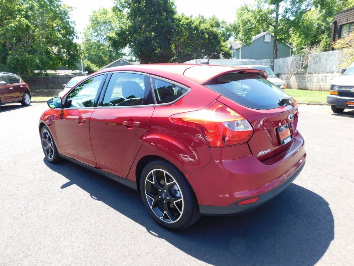 Used 2014 Ford Focus SE w/ Equipment Group 201A FWD image 3