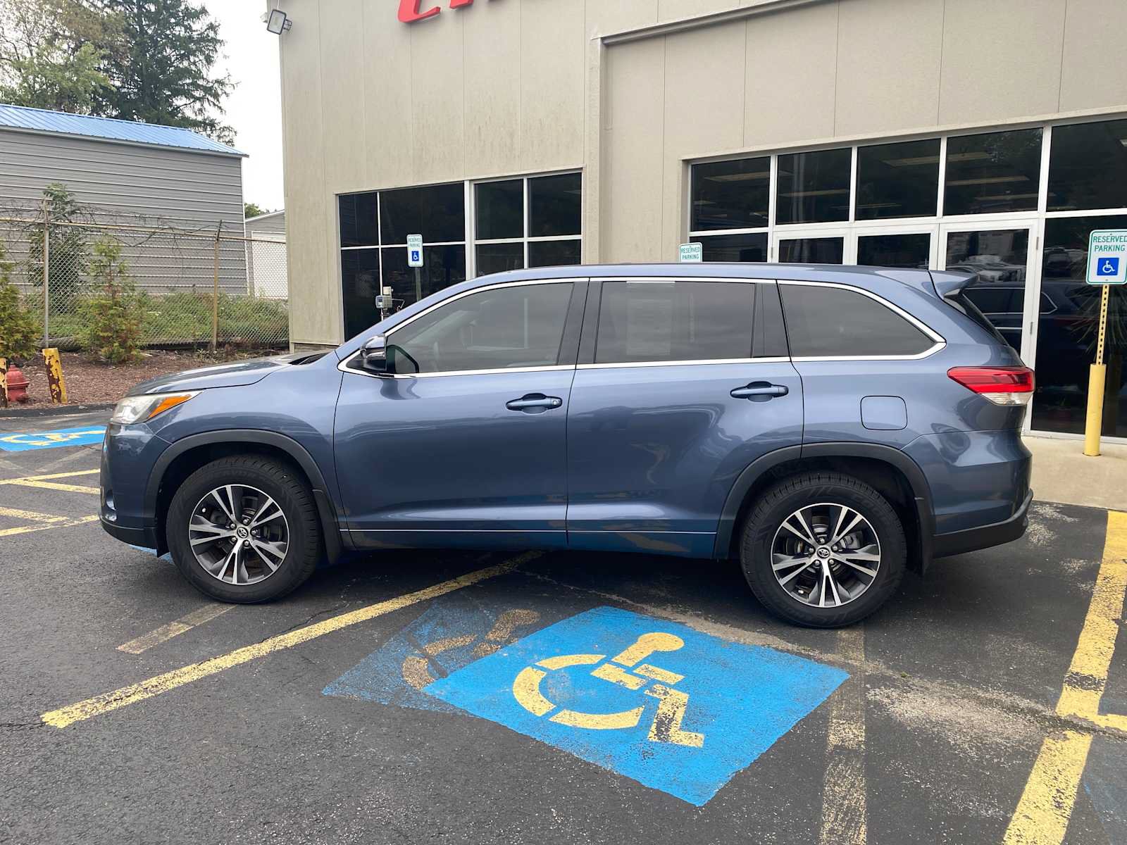 Used 2018 Toyota Highlander LE FWD image 14