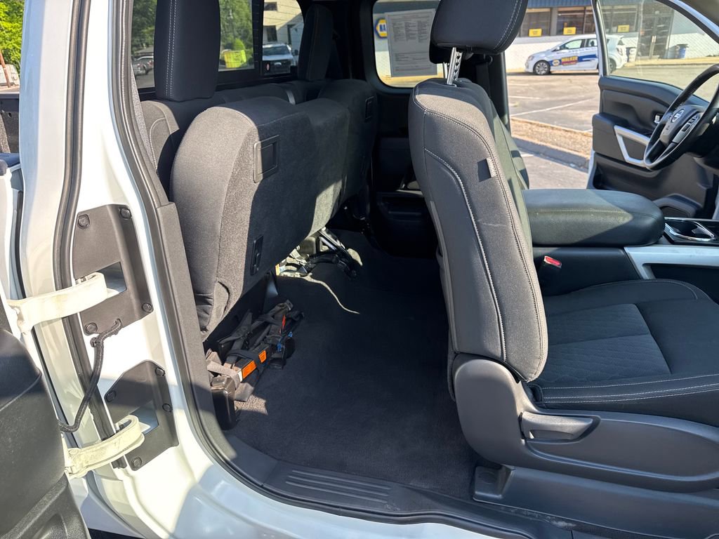 Used 2018 Nissan Titan SV w/ SV Convenience Package AWD/4WD image 42