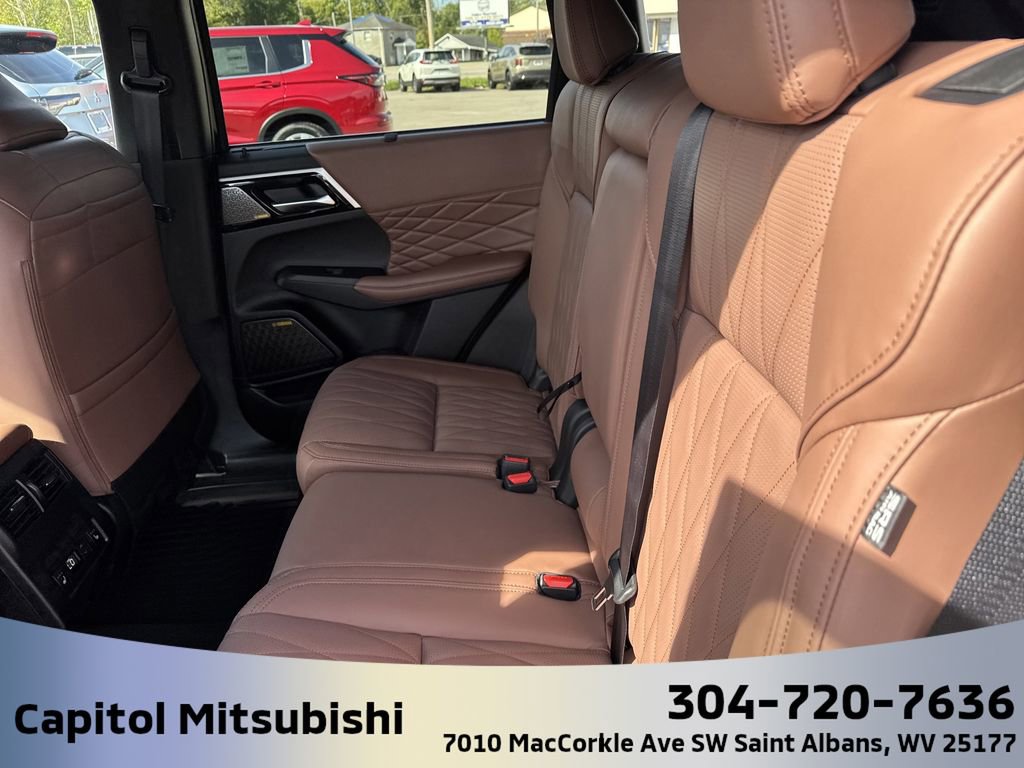 New 2025 Mitsubishi Outlander SEL image 13