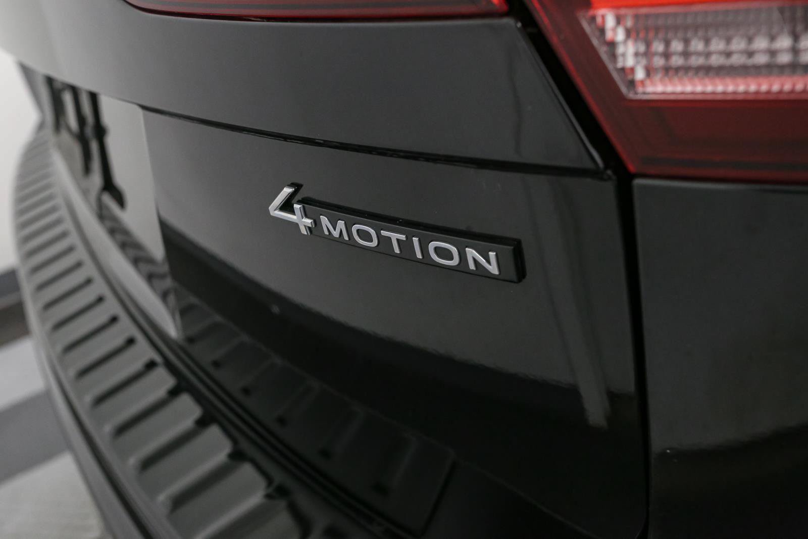 Certified 2024 Volkswagen Tiguan SE R-Line AWD/4WD image 14