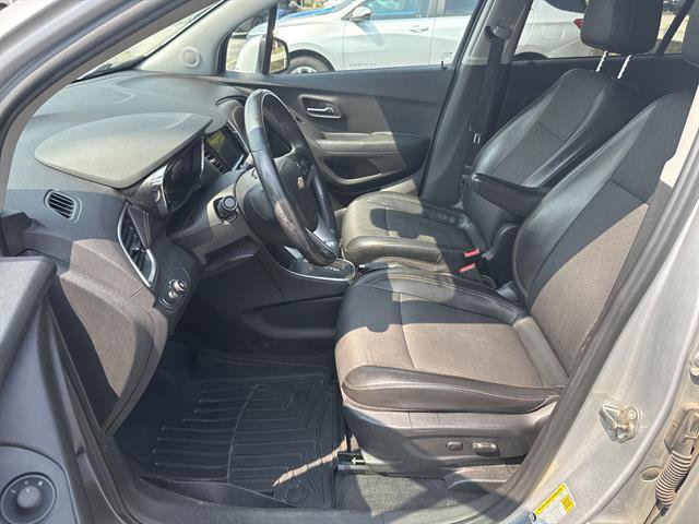 Used 2018 Chevrolet Trax LT w/ LT Convenience Package FWD image 13