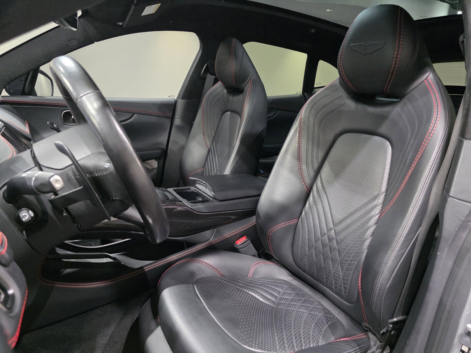 Used 2023 Aston Martin DBX image 12