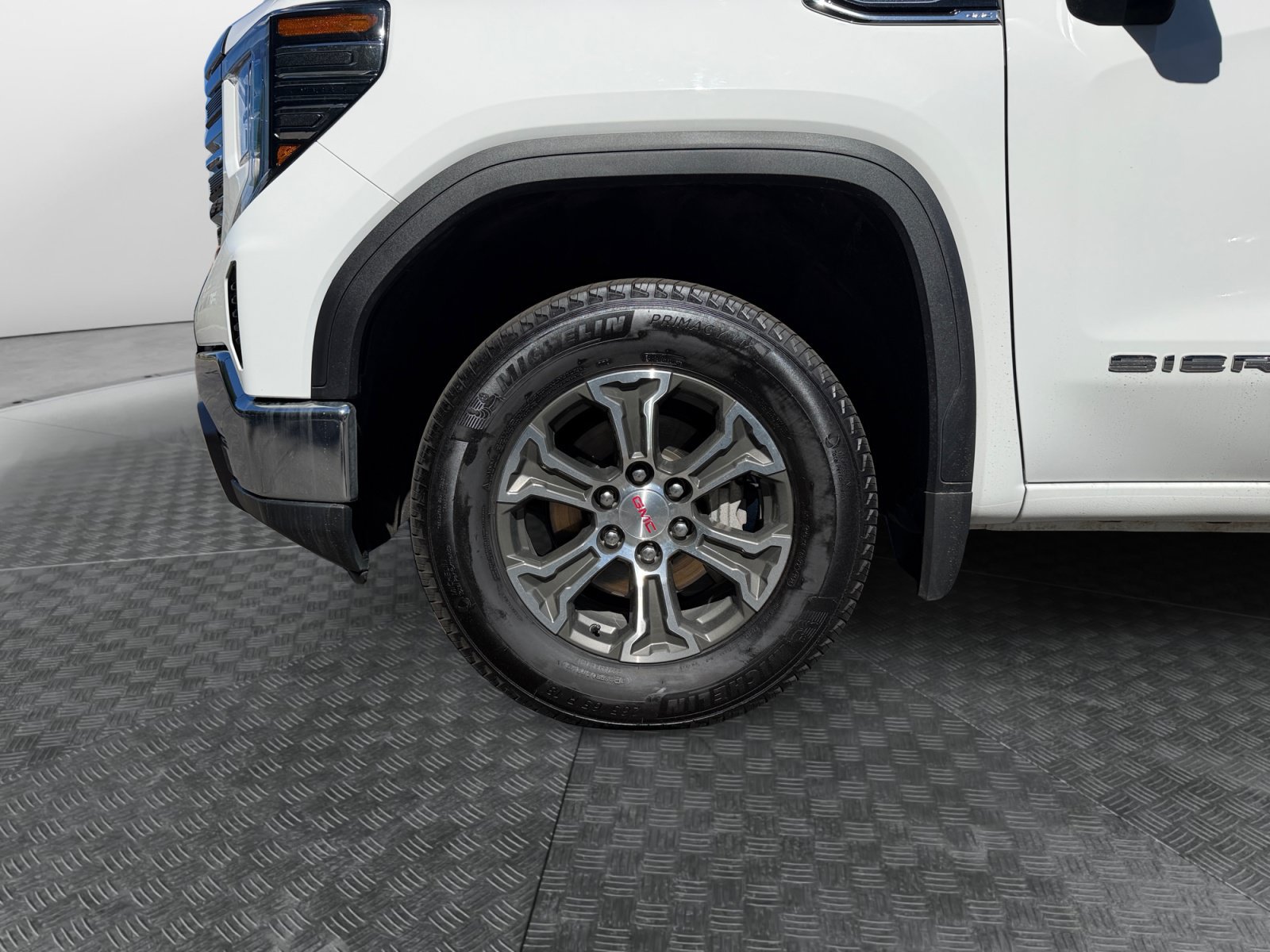 Used 2025 GMC Sierra 1500 SLT AWD/4WD image 16
