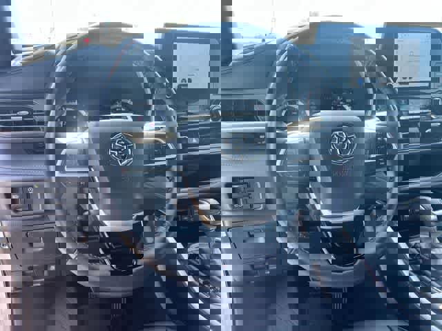 Used 2024 Toyota Highlander XSE FWD image 17